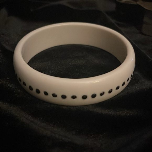 Vtg 80s Creamy Plastic Bangle with Black Gems - Picture 3 of 4
